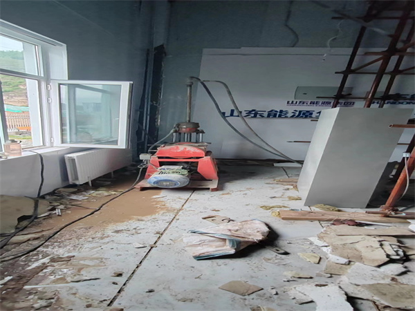 站前地基基础下沉墙体裂缝加固注浆顶升施工